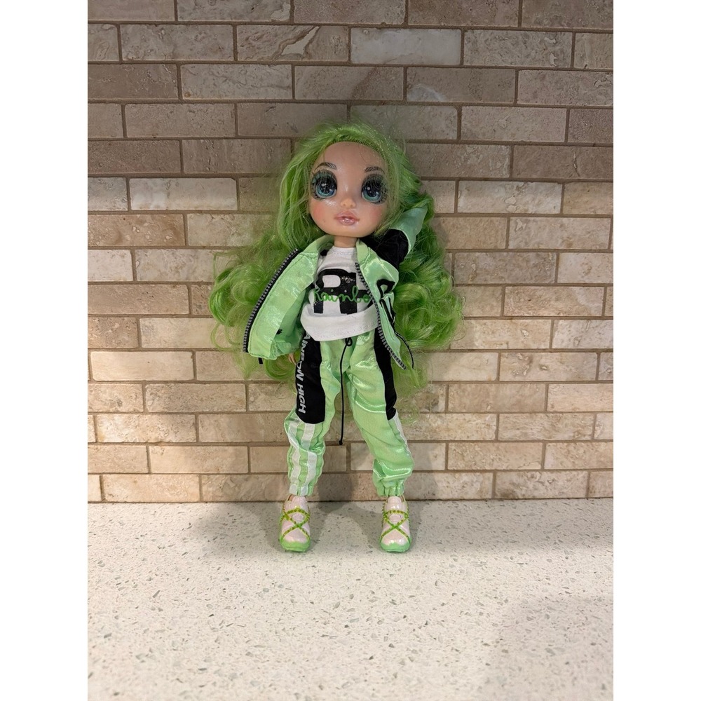 Rainbow High Winter Break Jade Hunter Articulated Fashion Doll Green‎ Hair